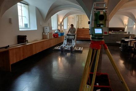 Op zoek naar funderingspalen in het Bethaniënklooster Op zoek naar funderingspalen in het Bethaniënklooster